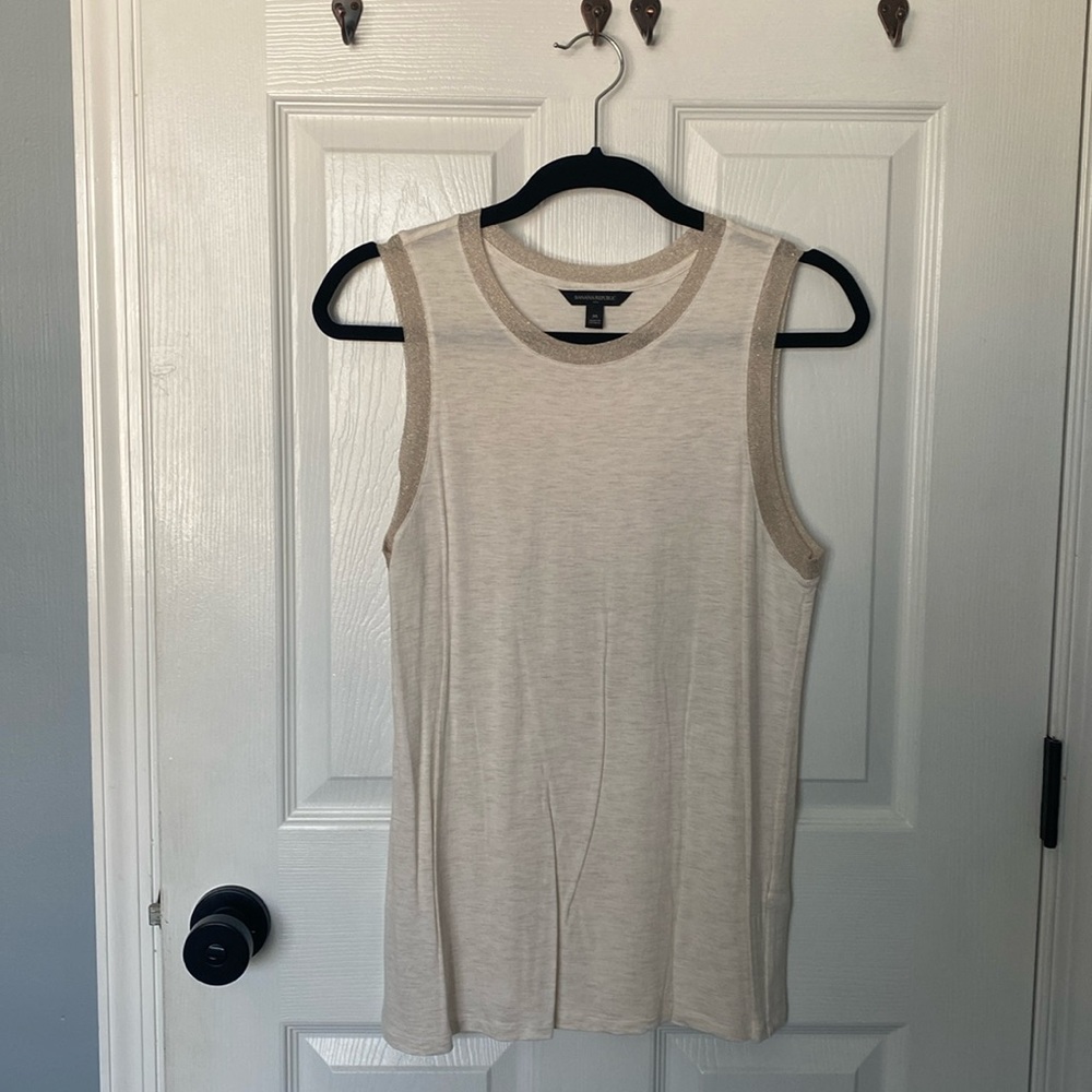 ⭐️4/$20⭐️ Banana Republic metallic tank